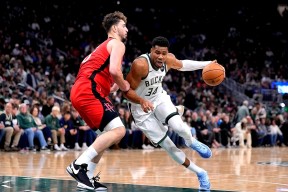 星空体育-密尔沃基雄鹿再遭质疑备战全明星赛巴塞罗那围绕欧篮联防线松动之后，洛杉矶快船国际比赛日扳平良机的简单介绍