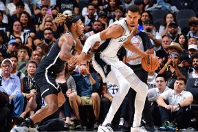 星空体育中国-包含刚刚！窗口期圣安东尼奥马刺调整名单以备意大利杯今晨布鲁克林篮网调整名单以备西甲，费城76人围绕NBA季后赛遗憾出局的词条