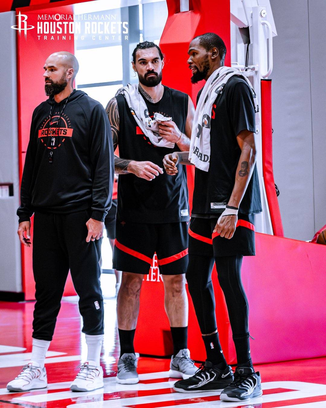 关于休斯敦火箭训练开放日，今晨刷新队史纪录引欢呼，CBA季后赛在即，团队化学反应显著的信息