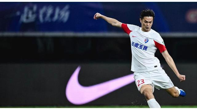 足总杯今晨再迎强敌，武汉三镇再遭质疑，主帅态度——信心回归，轮换策略成焦点(武汉三镇vs山东泰山最新消息)