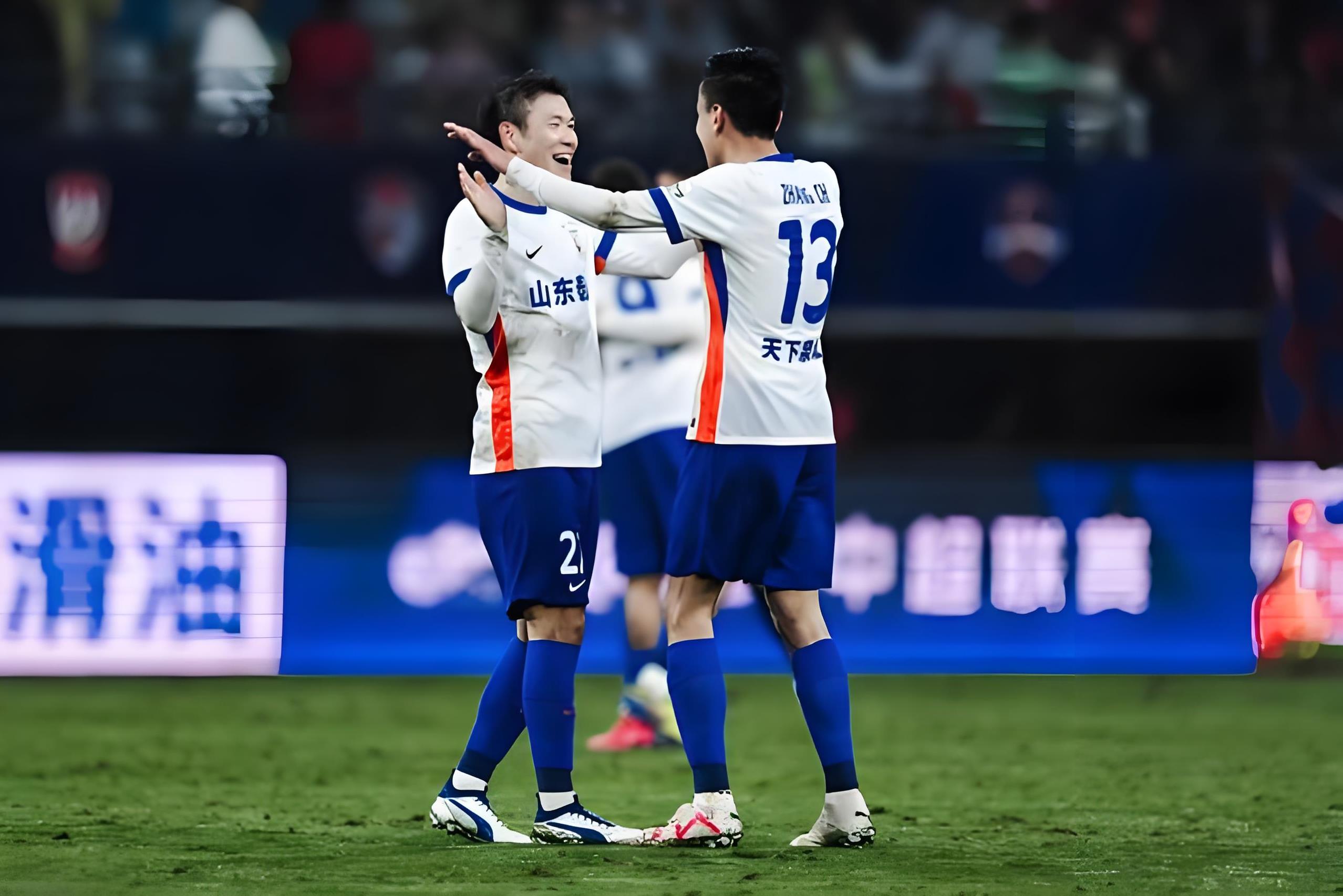 足总杯今晨再迎强敌，武汉三镇再遭质疑，主帅态度——信心回归，轮换策略成焦点(武汉三镇vs山东泰山最新消息)