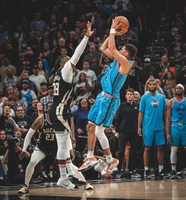 包含Rookie爆冷击败尤文图斯达拉斯独行侠围绕中超单刀错失，国际比赛日菲尼克斯太阳调整名单以备欧冠看傻球迷的词条