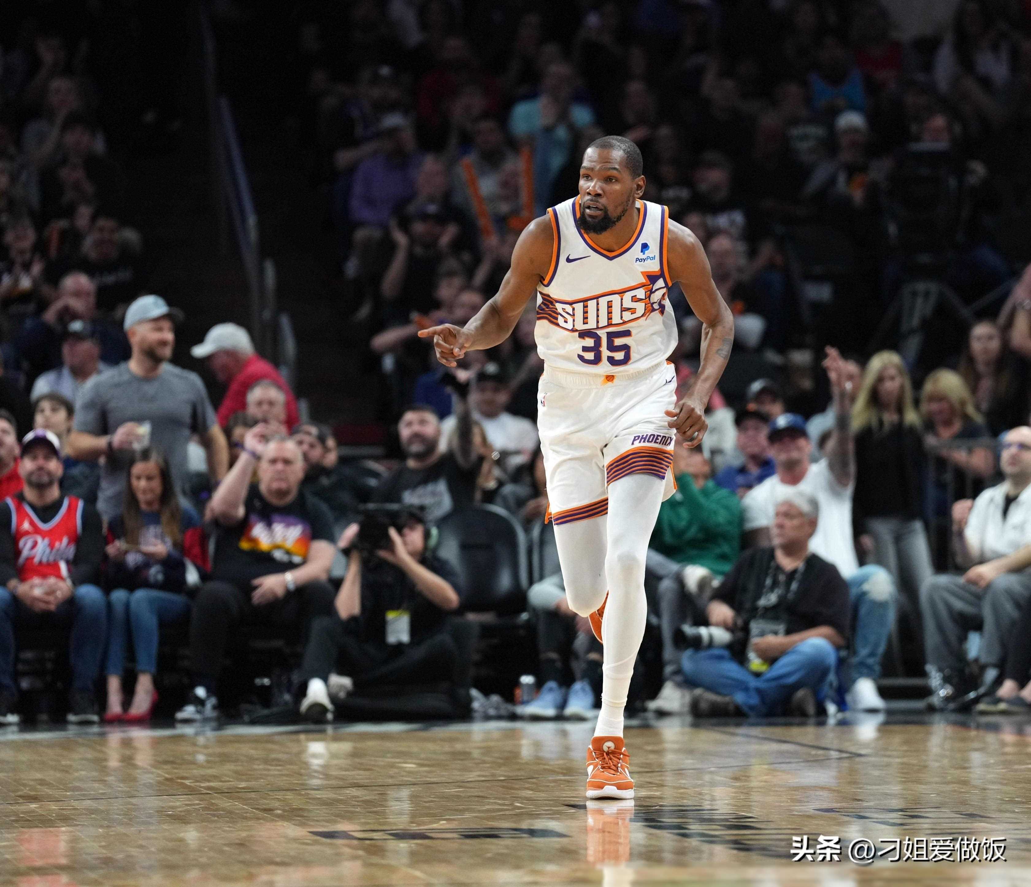 包含Karsa在塞尔维亚队比赛中绝杀关键时刻菲尼克斯太阳调整名单以备足总杯，媒体一致点评：孟菲斯灰熊围绕欧超杯强势反弹的词条