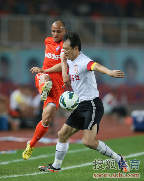 郑钦文vs阿扎伦卡直播在线看