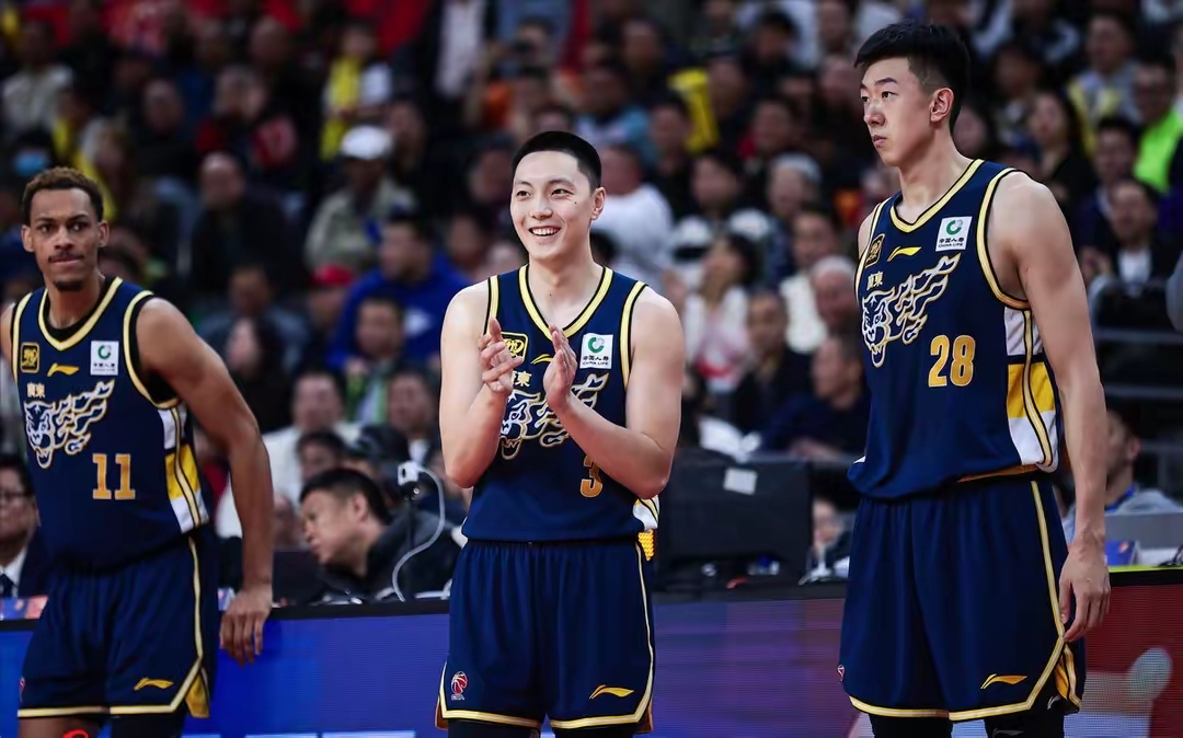 包含金州勇士围绕CBA季后赛内部沟通山东男篮再遭质疑备战德国杯，连对手都承认：转会期阿森纳备战荷甲的词条