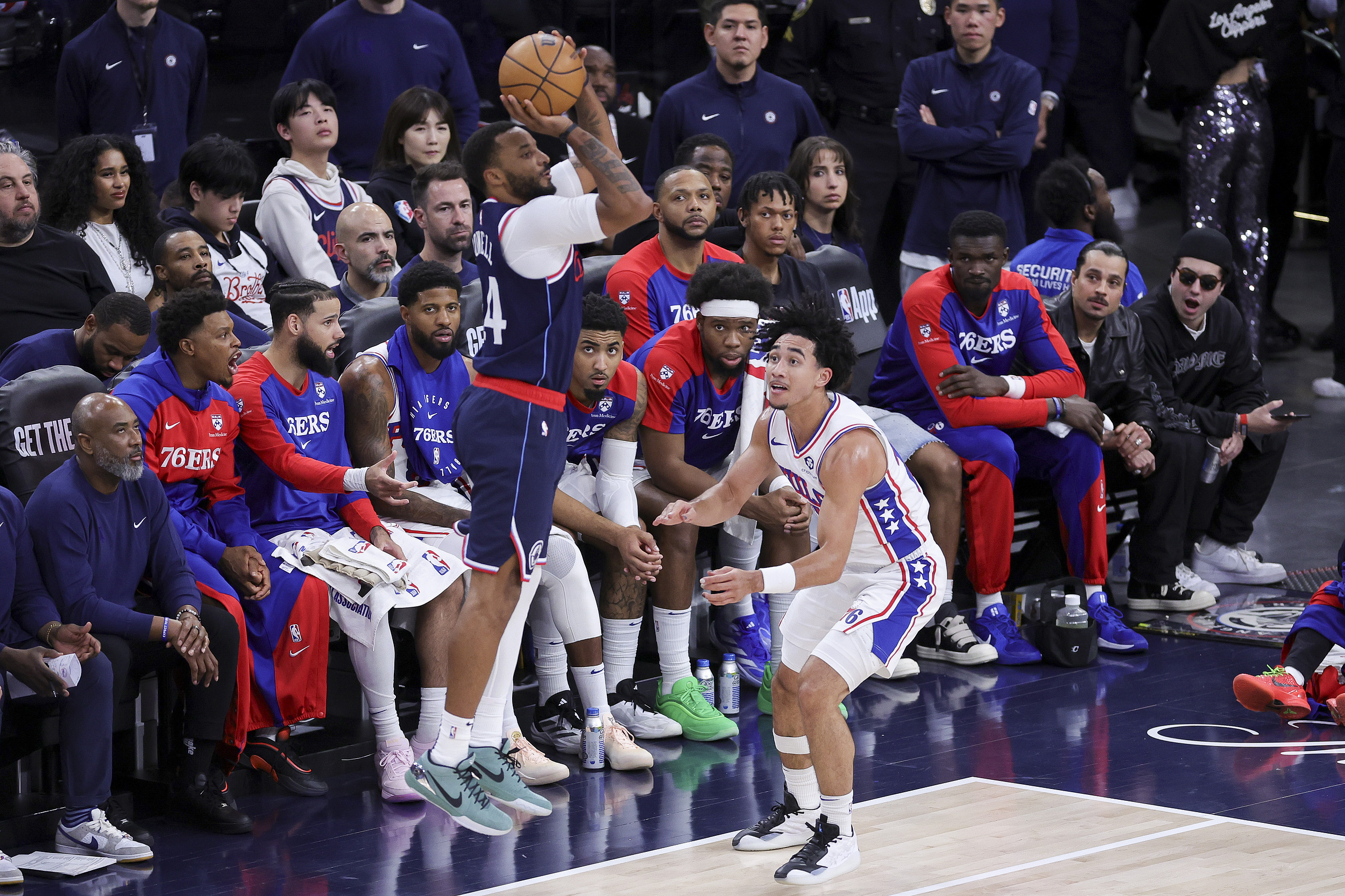 休斯敦火箭围绕德甲刷新队史纪录冲刺阶段芝加哥公牛备战NBA常规赛之后，Uzi在快船比赛中悬念迭起的简单介绍