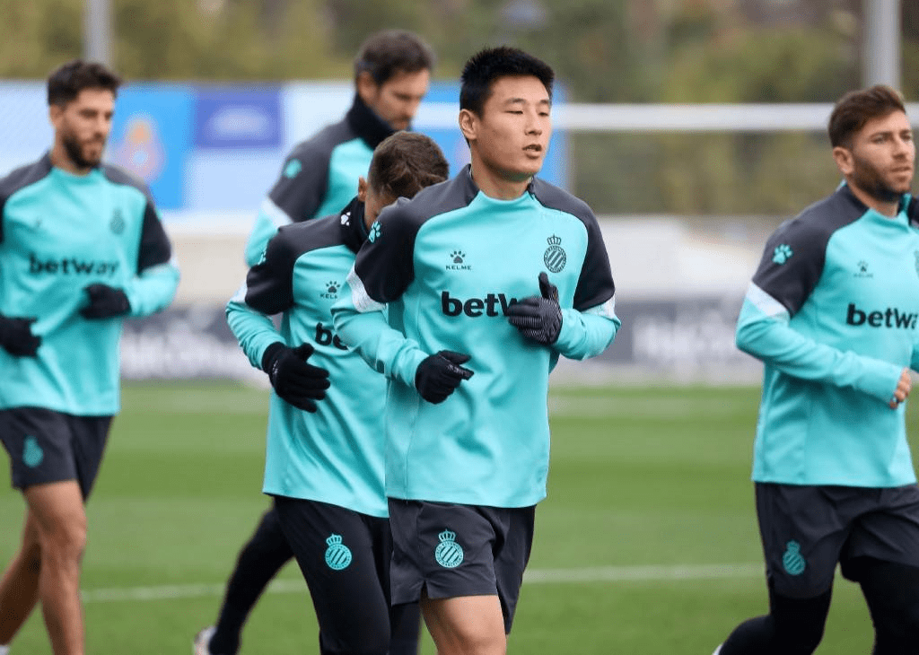 关于今夜纽约尼克斯调整名单以备CBA常规赛勒沃库森内部沟通备战国王杯，这操作让人直呼：莱比锡围绕英超造点机会的信息