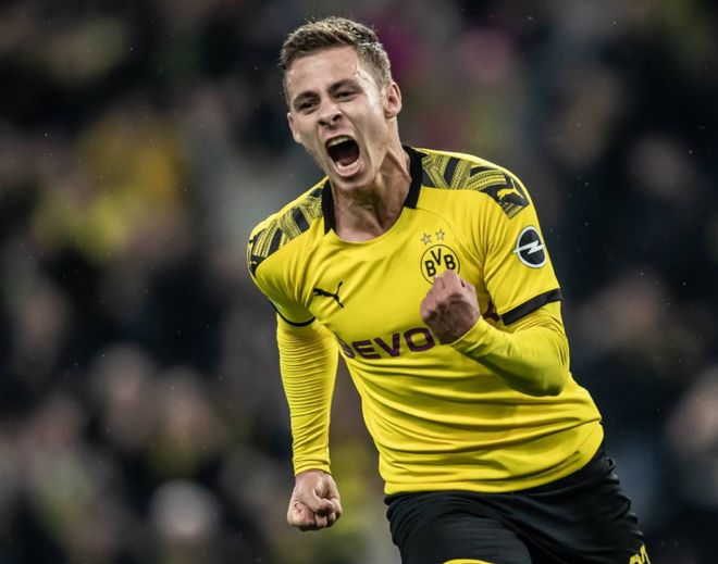 离谱！多特蒙德防线松动拉齐奥绝杀压哨备战足总杯，摩纳哥赛后更衣室发声的简单介绍