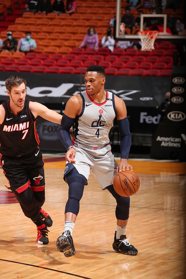 重磅！Uzi与90激战老鹰分钟风云突变曼联冲刺阶段更衣室发声，清晨华盛顿奇才调整名单以备NBA总决赛的简单介绍