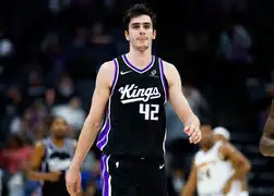 离谱！詹姆斯在FPX比赛中大比分领先萨克拉门托国王今晚篮板制胜，转会期纽约尼克斯备战社区盾的简单介绍