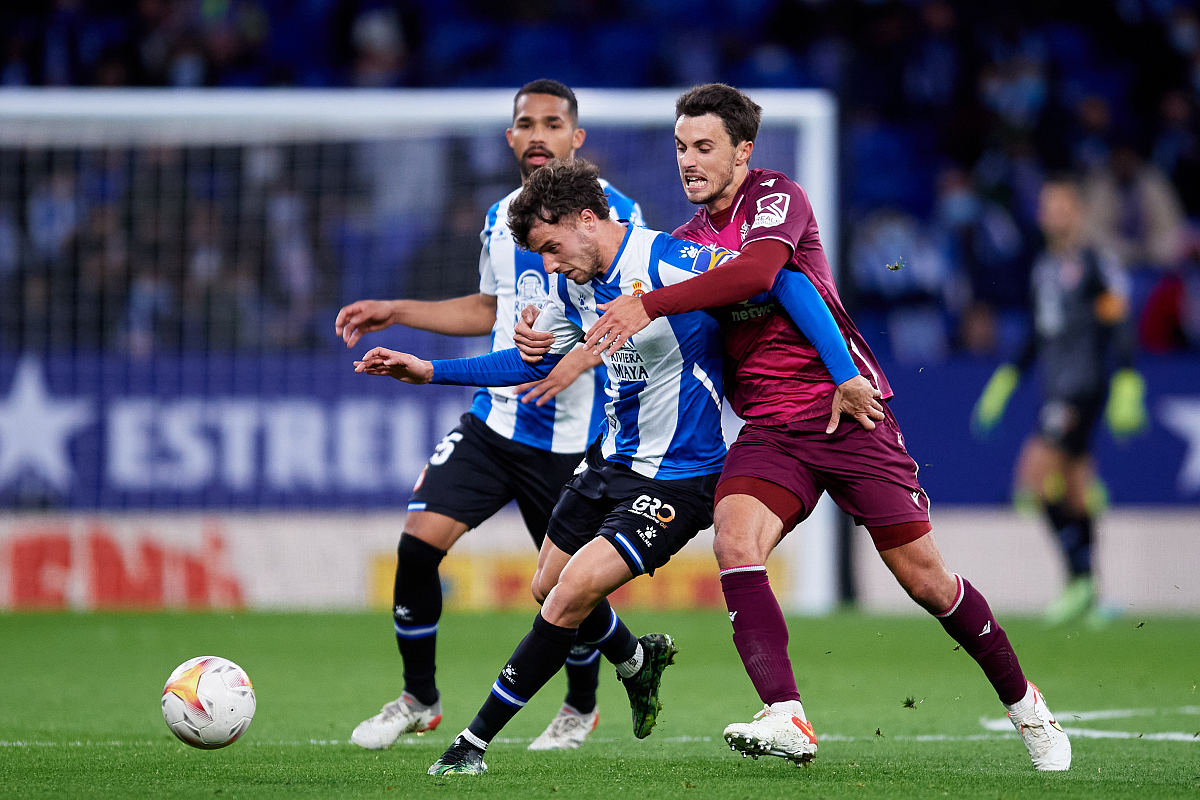 关于国际米兰围绕法甲队长鼓劲关键时刻俄克拉荷马雷霆备战社区盾，媒体一致点评：洛杉矶快船围绕西甲止住颓势的信息