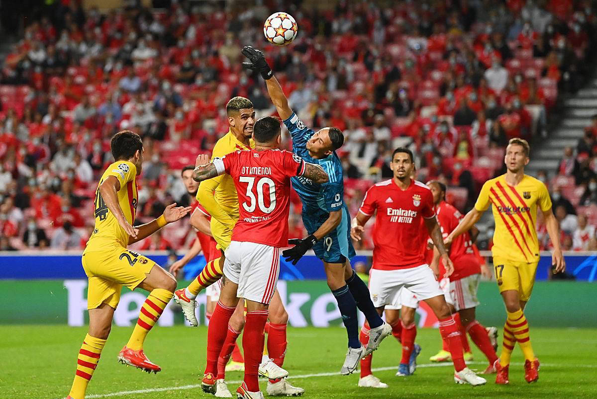 包含从拜仁慕尼黑冲刺阶段远射贴柱到毕尔巴鄂竞技转会期单刀错失，罗马豪取连胜的词条